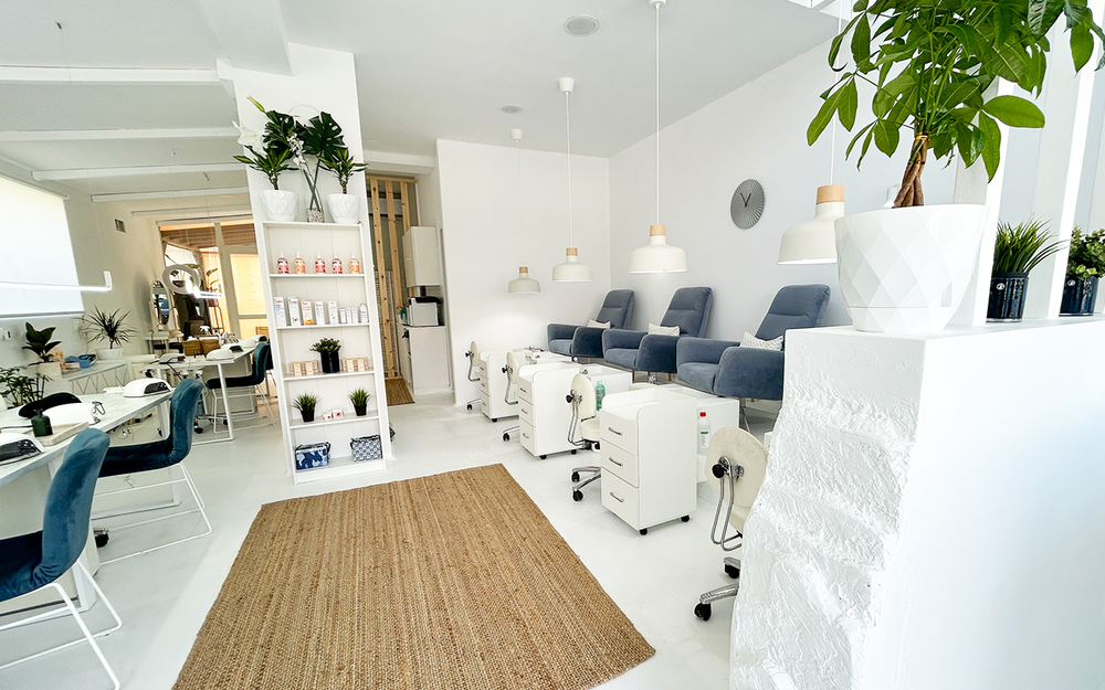 Base & Top | Nails. Beauty. Skincare.